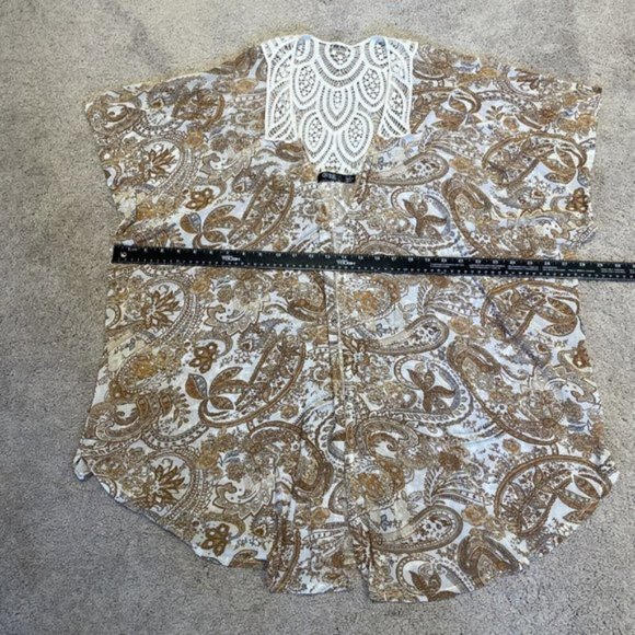 CURE. Woman's L Paisley Print Sheer Kimono Shrug with Crochet Detail Beige - Picture 7 of 8